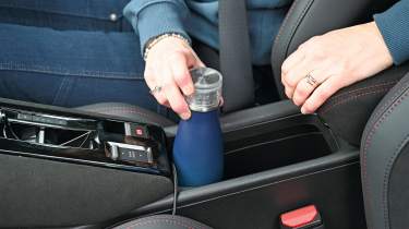 Alfa Romeo Junior Elettrica - bottle centre console